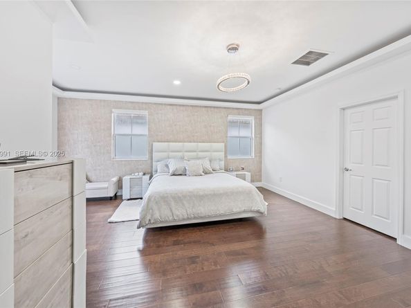 6933 NW 104th Ct, Doral FL 33178