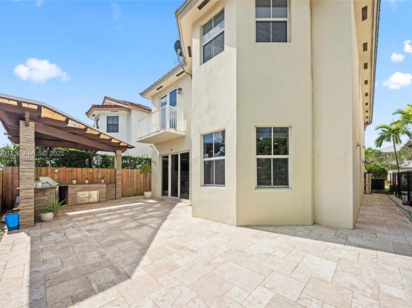 6933 NW 104th Ct, Doral FL 33178