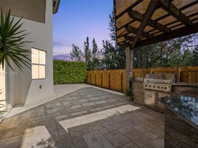 6933 NW 104th Ct, Doral FL 33178