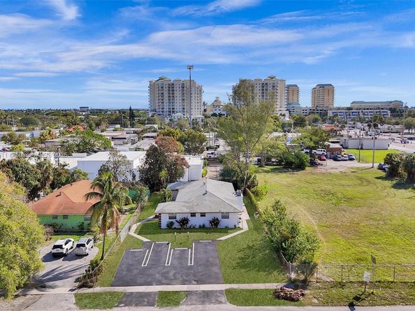 400 NE 2nd St, Boynton Beach FL 33435