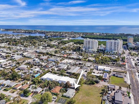400 NE 2nd St, Boynton Beach FL 33435