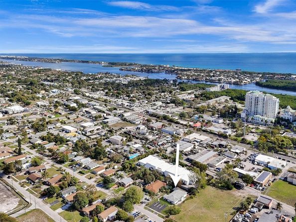 400 NE 2nd St, Boynton Beach FL 33435