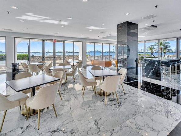 11 Island av 2010, Miami Beach FL 33139