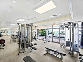 11 Island av 2010, Miami Beach FL 33139