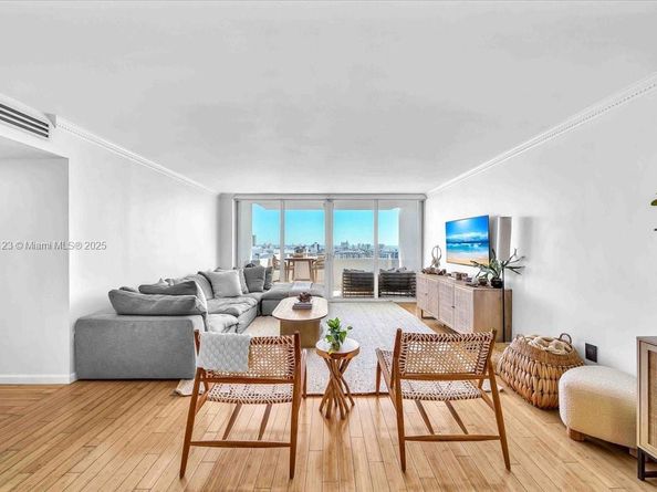 11 Island av 2010, Miami Beach FL 33139