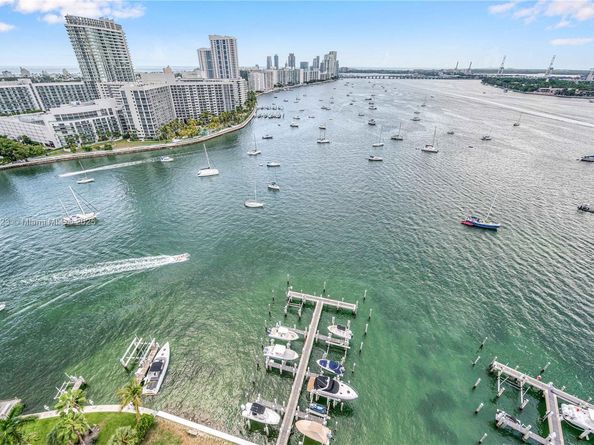 11 Island av 2010, Miami Beach FL 33139