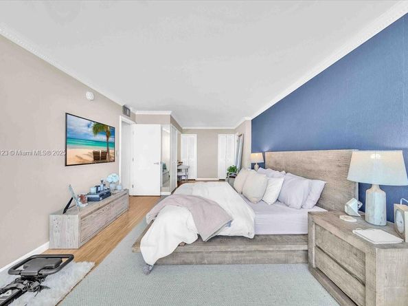 11 Island av 2010, Miami Beach FL 33139