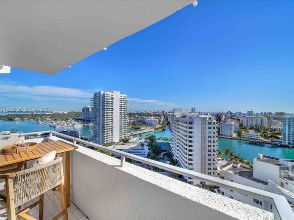 11 Island av 2010, Miami Beach FL 33139