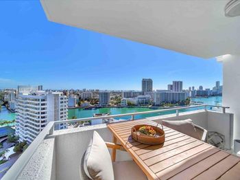 11 Island av
