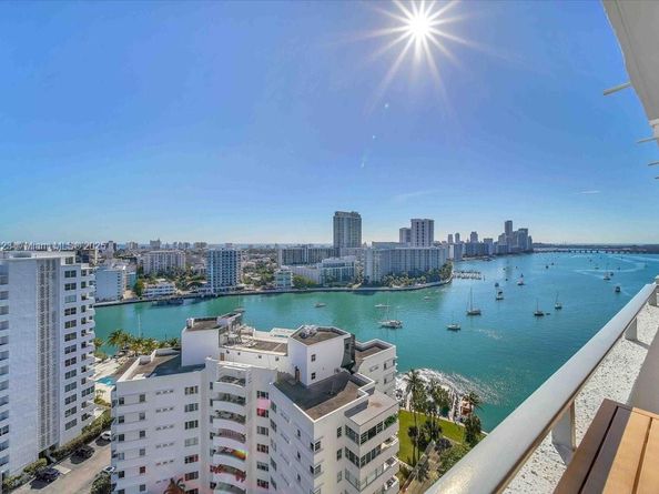 11 Island av 2010, Miami Beach FL 33139