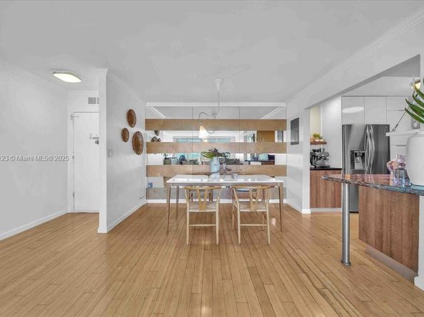 11 Island av 2010, Miami Beach FL 33139