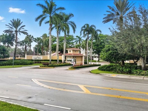 400 NW 127th Ave 13 & 14, Plantation FL 33325