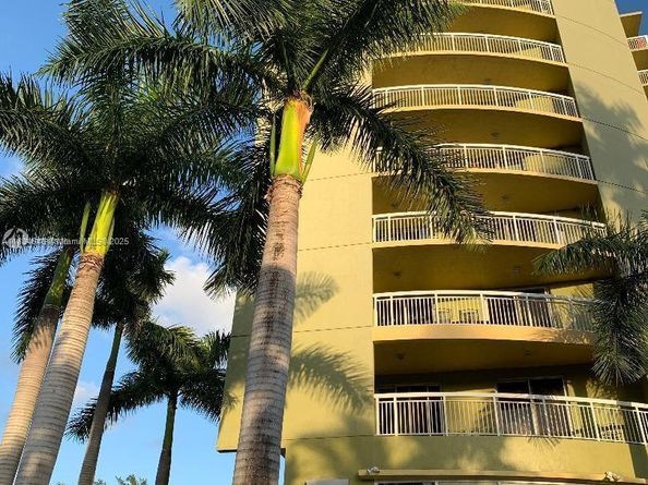 816 NW 11th St 801, Miami FL 33136