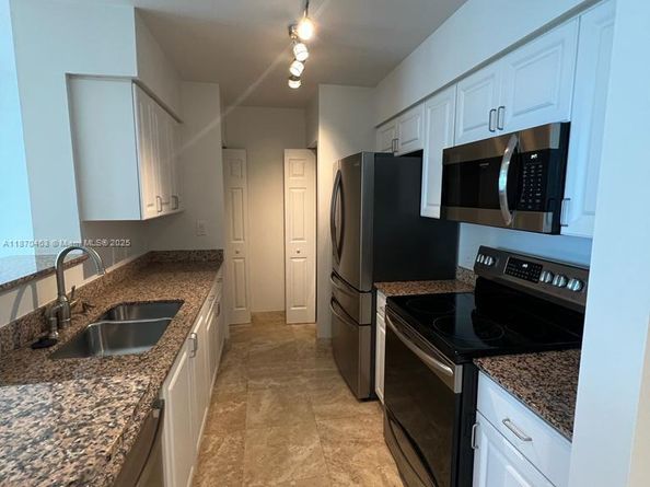 1155 Brickell Bay Dr 805, Miami FL 33131