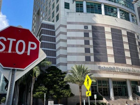 1155 Brickell Bay Dr 805, Miami FL 33131