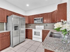 21205 NW 14 Pl 819, Miami Gardens FL 33169