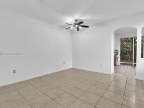 21205 NW 14 Pl 819, Miami Gardens FL 33169
