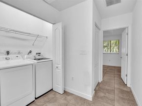 21205 NW 14 Pl 819, Miami Gardens FL 33169