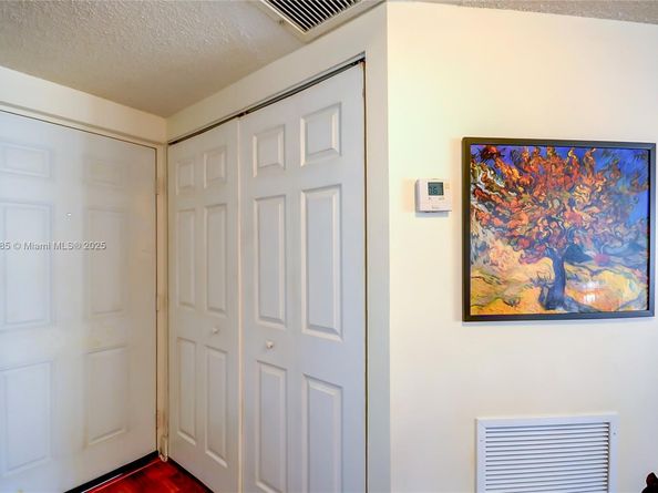 8290 Lake Dr 443, Doral FL 33166
