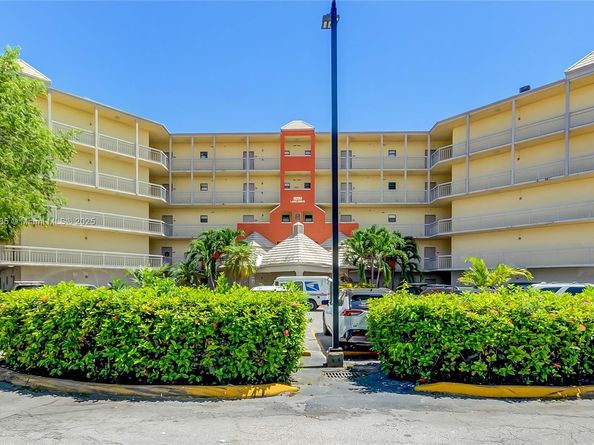 8290 Lake Dr 443, Doral FL 33166