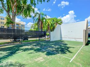 8290 Lake Dr 443, Doral FL 33166