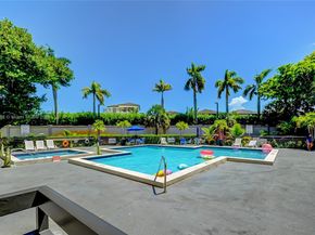 8290 Lake Dr 443, Doral FL 33166