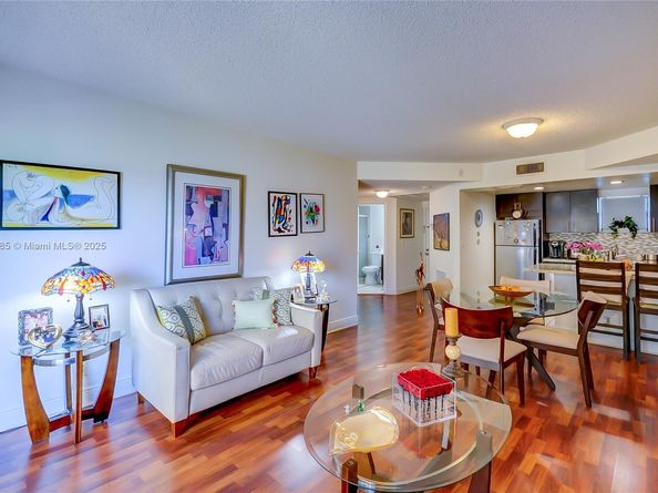 8290 Lake Dr 443, Doral FL 33166