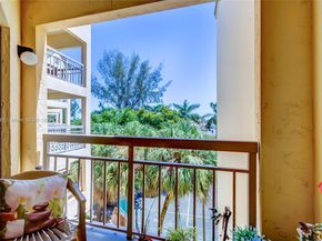 8290 Lake Dr 443, Doral FL 33166
