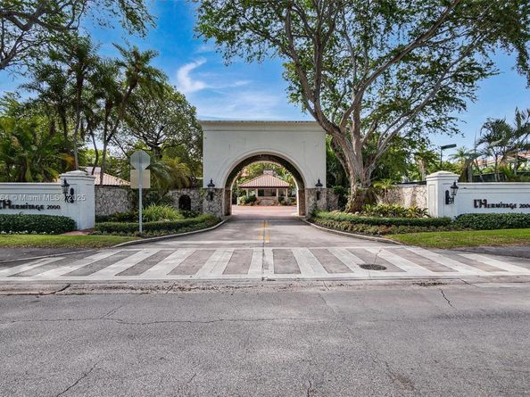 2000 S Bayshore Dr 69, Miami FL 33133