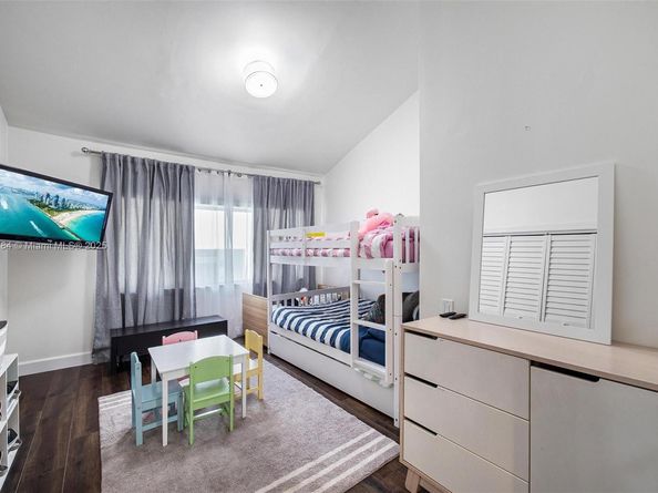 2000 S Bayshore Dr 69, Miami FL 33133