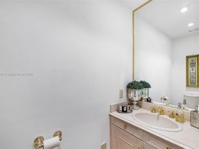 2000 S Bayshore Dr 69, Miami FL 33133