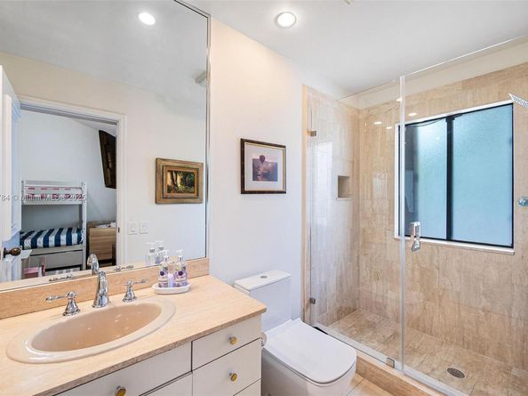 2000 S Bayshore Dr 69, Miami FL 33133