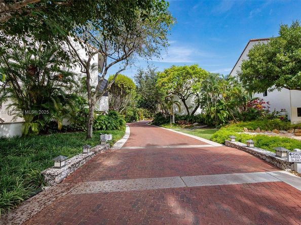 2000 S Bayshore Dr 69, Miami FL 33133