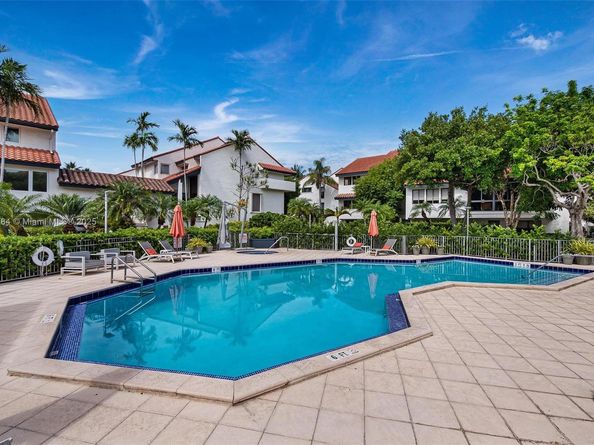 2000 S Bayshore Dr 69, Miami FL 33133