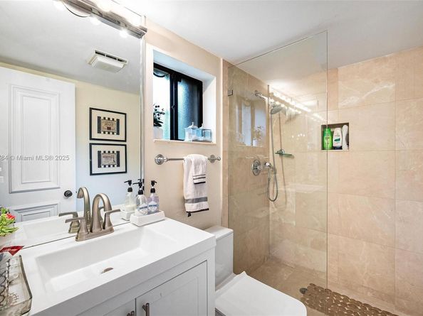 2000 S Bayshore Dr 69, Miami FL 33133