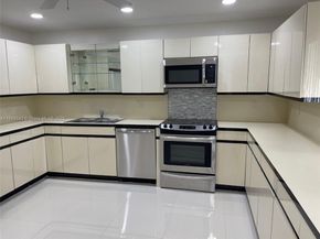 5181 NE 17th Ave, Pompano Beach FL 33064