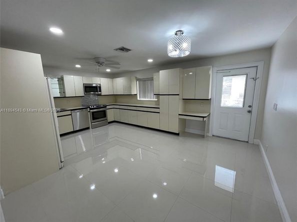 5181 NE 17th Ave, Pompano Beach FL 33064