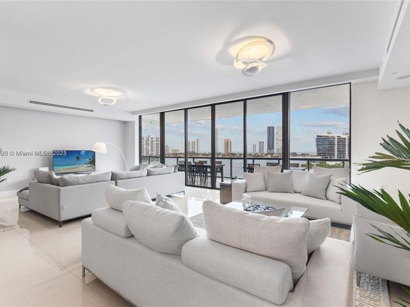 3300 NE 188th St 818, Aventura FL 33180