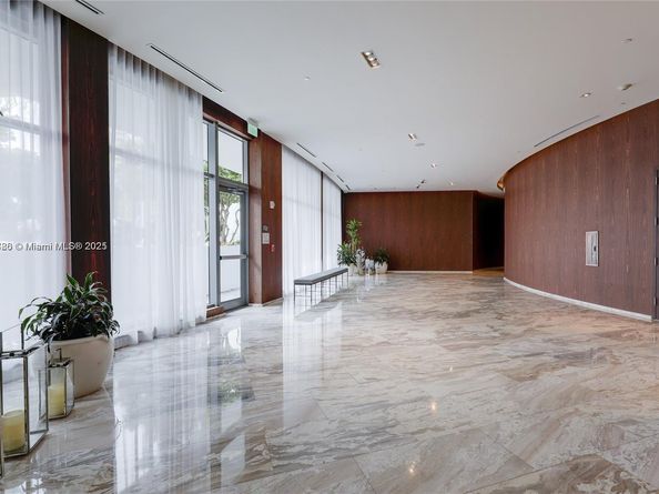 3300 NE 188th St 818, Aventura FL 33180