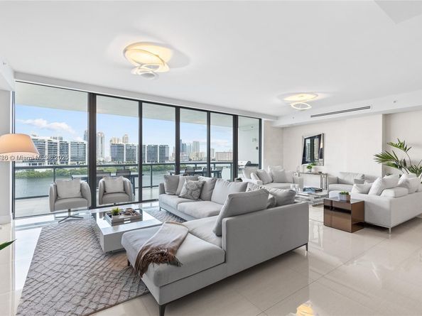 3300 NE 188th St 818, Aventura FL 33180