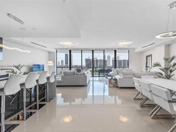 3300 NE 188th St 818, Aventura FL 33180