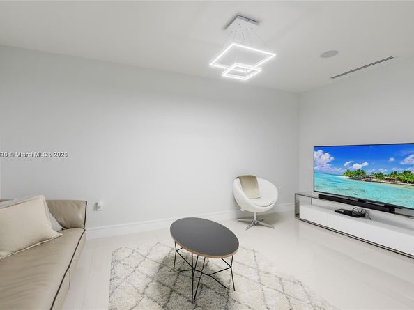 3300 NE 188th St 818, Aventura FL 33180