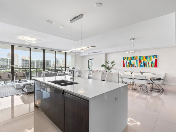 3300 NE 188th St 818, Aventura FL 33180