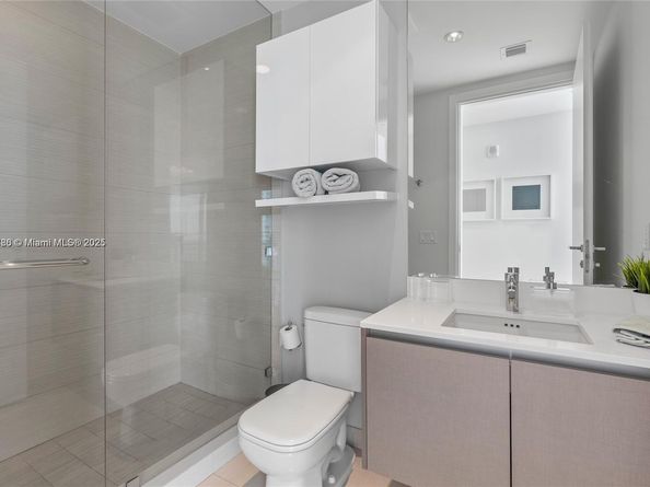 3300 NE 188th St 818, Aventura FL 33180