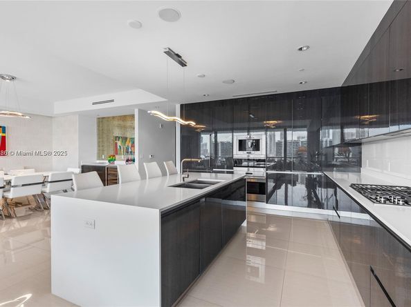 3300 NE 188th St 818, Aventura FL 33180