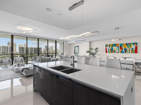 3300 NE 188th St 818, Aventura FL 33180