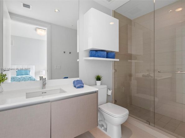 3300 NE 188th St 818, Aventura FL 33180