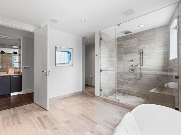 3300 NE 188th St 818, Aventura FL 33180