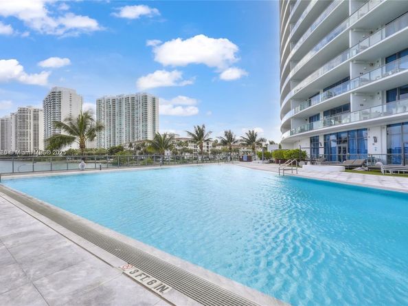 3300 NE 188th St 818, Aventura FL 33180