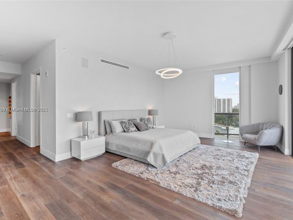 3300 NE 188th St 818, Aventura FL 33180